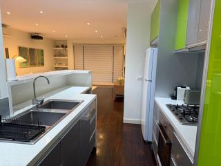 Home Away From Home - Maribyrnong Boutique Townhouse - 3