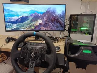 New York Style loft with computer gaming and bricks - 9