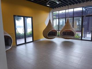 New York Style loft with computer gaming and bricks - 4