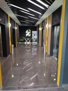 New York Style loft with computer gaming and bricks - 3