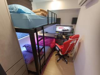 New York Style loft with computer gaming and bricks - 2