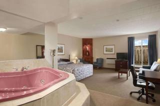 Travelodge by Wyndham Cambridge - Waterloo - 1