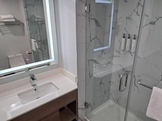 Comfort Hotel Vancouver Airport - 1