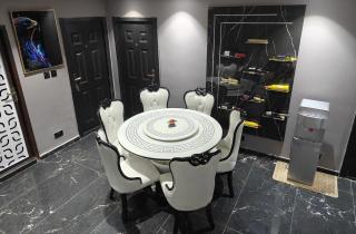 The Noire Haven - Modern Home with Fast Wi-Fi - 6