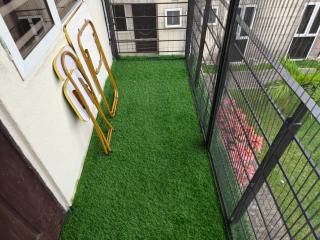 The Noire Haven - Modern Home with Fast Wi-Fi - 5