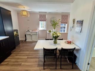 Luxury 2 bedroom flat - 8