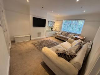 Luxury 2 bedroom flat - 7
