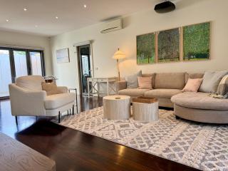 Home Away From Home - Maribyrnong Boutique Townhouse - 0