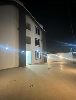 Three Bedroom Furnished Apartmemt in Adenta, Accra - 1