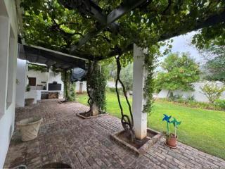 Far Far Away Guesthouse - 5