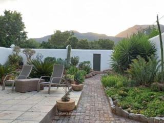 Far Far Away Guesthouse - 2