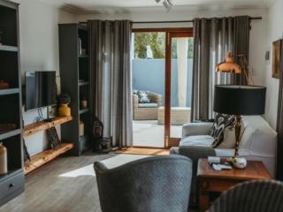 Far Far Away Guesthouse - 7