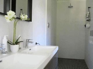 Far Far Away Guesthouse - 6