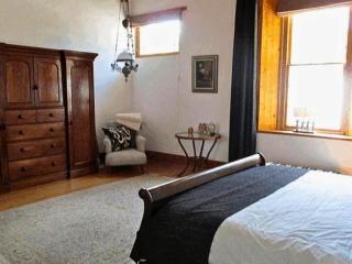 Far Far Away Guesthouse - 4