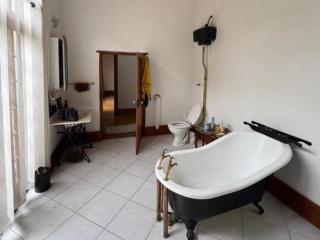 Far Far Away Guesthouse - 3