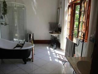 Far Far Away Guesthouse - 2