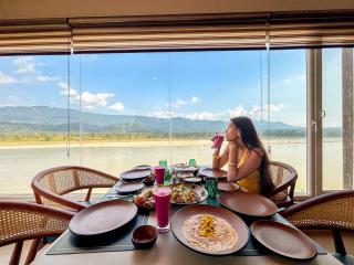 The Neeraj Ganga Rajmahal Wellness With Ganga View - 2