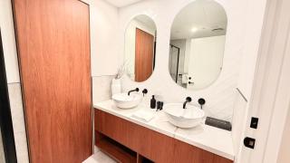 Absolute Collins Apartments - 5