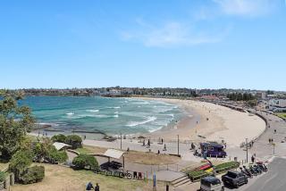 Beachfront 1 Bed across from iconic BONDI BEACH - 3