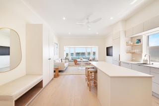 Beachfront 1 Bed across from iconic BONDI BEACH - 5