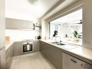 A Calm City Base - Cairns CBD - 3