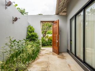 tuluscolivingseminyakvilla3 - 6