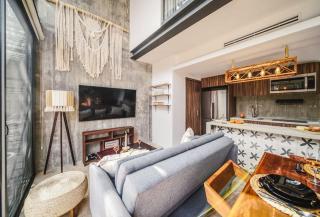 2-BR Tropical Retreat with Sauna, Gym and Pool - 7