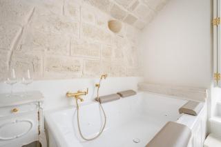 Casa Reale-Romantic Suite with Bath Tub in Old Town - 5