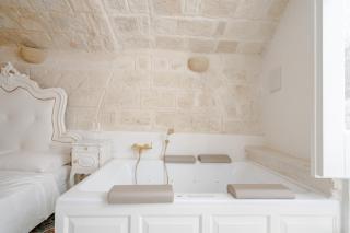 Casa Reale-Romantic Suite with Bath Tub in Old Town - 3