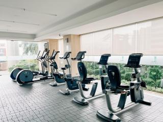 Lush Living 1BR with Balcony near Ayala Makati - 5