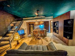 2-BR Tropical Retreat with Sauna, Gym and Pool - 8