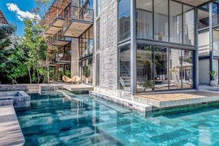 2-BR Tropical Retreat with Sauna, Gym and Pool - 4