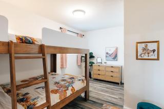 Golden Girls New Home at Downtown, Grill, Walk to 6th St Eats and Lake - 1