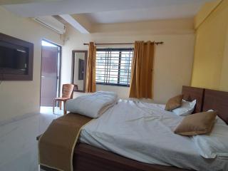 Keshav Inn Hotel And Banquet - 2