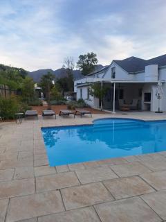Largest one bed apartment & private pool in the Hoek - 8