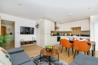 Modern Top Floor 4th 2BR 2 Bathroom Apartm Balcony City Lift Sleeps 6 - 3