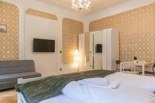 Spacious 4BR Apartment Very Central - 8