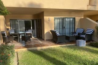 2 Bed Apartment Sleeps 4 - Pool Access - Garden - 5