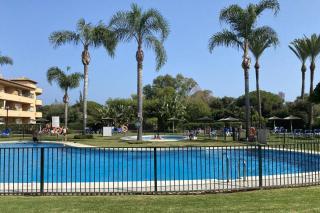 2 Bed Apartment Sleeps 4 - Pool Access - Garden - 2