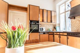 Spacious 4BR Apartment Very Central - 5