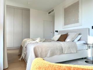 Towarowa Towers Prestigious 4-Bedroom Apartment with Parking & AC by Renters Prestige - 9