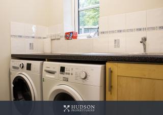 4-Bed Home near Telford Centre - 3