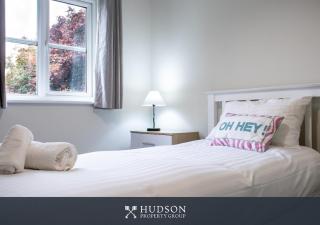 4-Bed Home near Telford Centre - 5