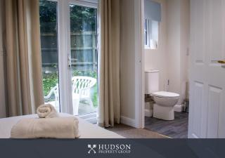 4-Bed Home near Telford Centre - 2