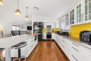 Whale Watcher - Beachfront with Spa - 6