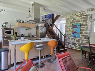 751 - Maison de caractère avec magnifique jardin clos - 2