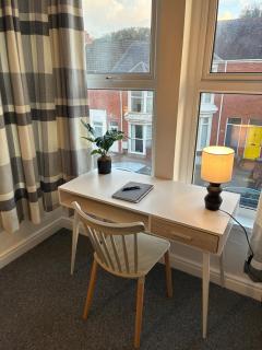 Mumbles Retreat - Disabled Friendly - Families -Contractors - 1