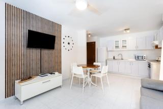 El Médano Beach Apartment, Central & Bright - 0