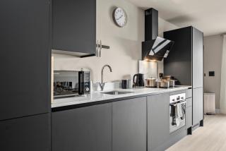 Luxury Birmingham Apartment - Parking - 7