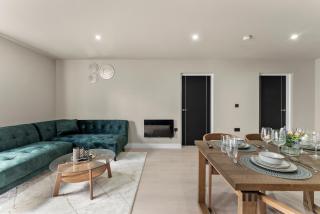 Luxury Birmingham Apartment - Parking - 1